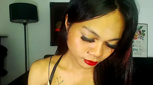 ELLIZABETHFORCUMXX online show from March 18, 2025, 9:43 pm