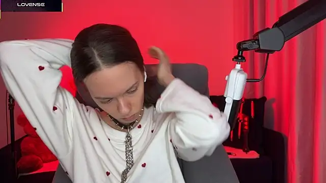 DivineBite online show from November 1, 2025, 3:36 pm