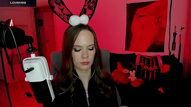 DivineBite online show from April 10, 2026, 6:56 pm