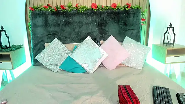 Karlagonzales  online show from December 2, 2025, 10:31 am