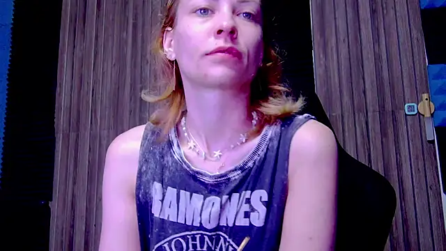 karo123421 online show from March 23, 2025, 4:16 am