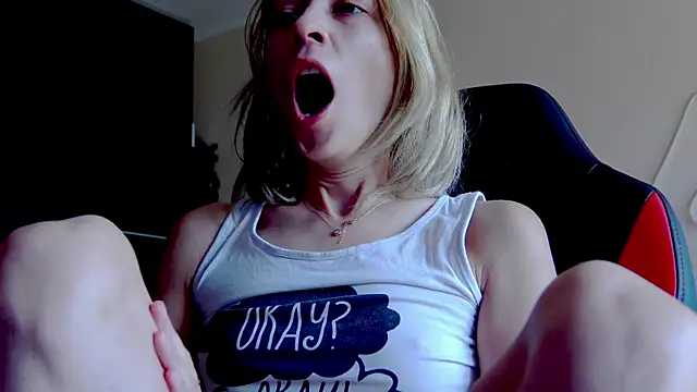 karo123421 online show from October 11, 2025, 8:24 am