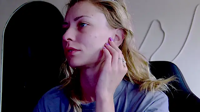 karo123421 online show from November 9, 2025, 9:07 am