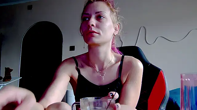 karo123421 online show from November 18, 2025, 8:41 am