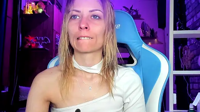 karo123421 online show from March 22, 2026, 4:43 pm