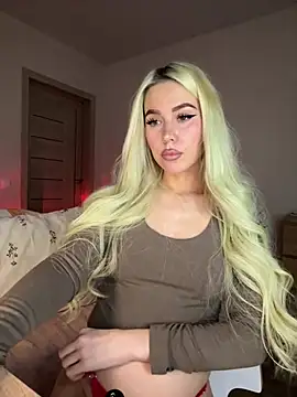 Snapshot of xDinnax chatting on February 15, 2025, 11:25 pm xDinnax online show from February 15, 2025, 11:25 pm