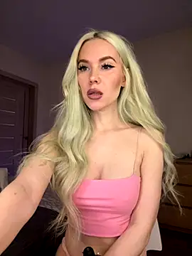 Snapshot of xDinnax chatting on September 28, 2025, 1:05 pm xDinnax online show from September 28, 2025, 1:05 pm