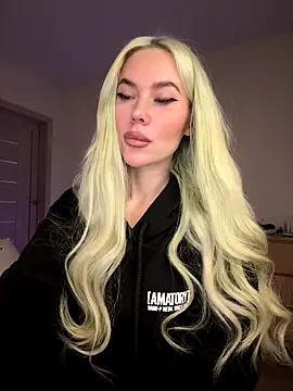 Snapshot of xDinnax chatting on September 29, 2025, 5:51 pm xDinnax online show from September 29, 2025, 5:51 pm