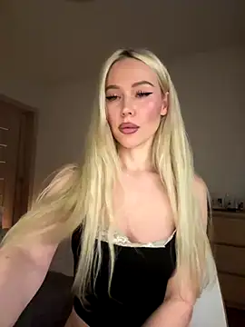 Snapshot of xDinnax chatting on December 14, 2025, 4:45 pm xDinnax online show from December 14, 2025, 4:45 pm