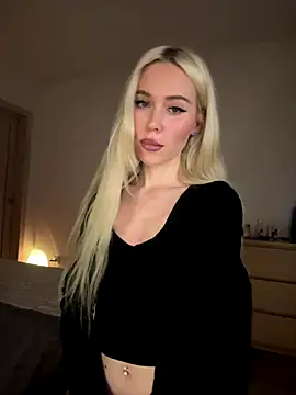 Snapshot of xDinnax chatting on December 15, 2025, 3:49 pm xDinnax online show from December 15, 2025, 3:49 pm