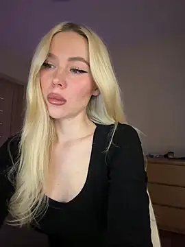 Snapshot of xDinnax chatting on February 22, 2026, 4:49 pm xDinnax online show from February 22, 2026, 4:49 pm