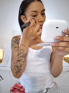 Leaberry online show from September 18, 2025, 8:33 pm