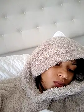 Leaberry online show from September 19, 2025, 4:18 pm