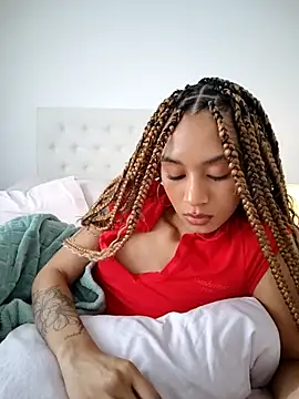 Leaberry online show from November 14, 2025, 5:44 pm