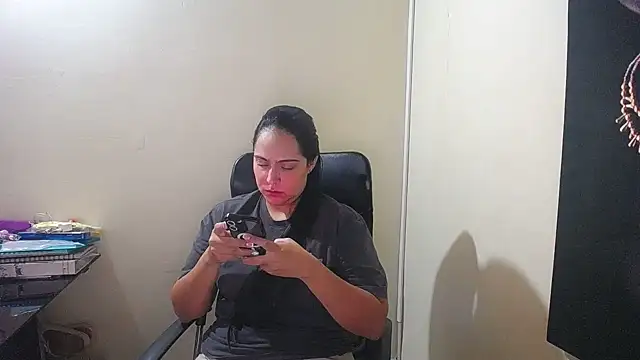 Snapshot of kendall_52 chatting on December 19, 2024, 1:51 pm kendall 52 online show from December 19, 2024, 1:51 pm