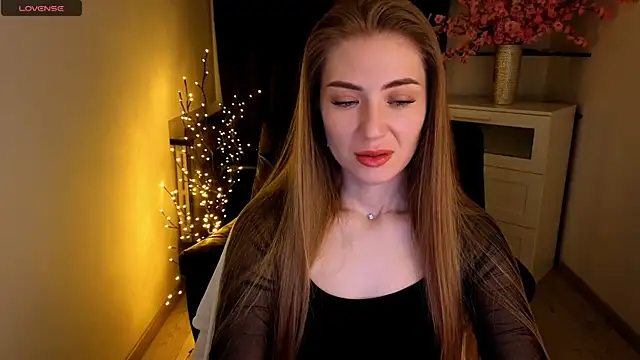 Snapshot of Adelyna_Bird chatting on May 17, 2026, 6:44 am Adelyna Bird online show from May 17, 2026, 6:44 am