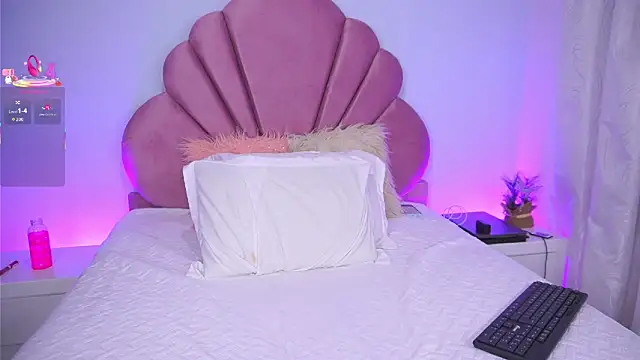 Snapshot of KendalEvanz chatting on September 18, 2025, 1:18 am KendalEvanz online show from September 18, 2025, 1:18 am