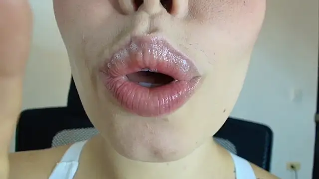 lisbet21x online show from November 28, 2025, 8:00 pm