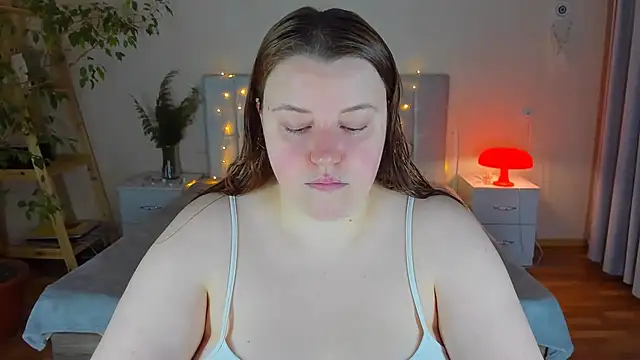 PolinaSalvatore online show from November 12, 2025, 2:39 pm