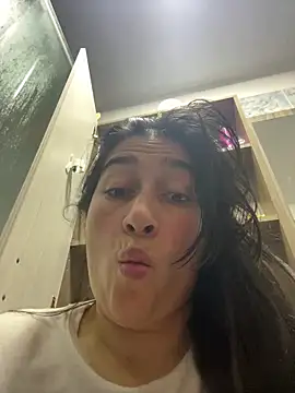 Snapshot of andreaisis2 chatting on April 27, 2026, 4:49 pm andreaisis2 online show from April 27, 2026, 4:49 pm