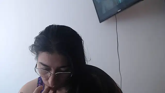 Snapshot of andreaisis2 chatting on May 16, 2026, 6:17 pm andreaisis2 online show from May 16, 2026, 6:17 pm