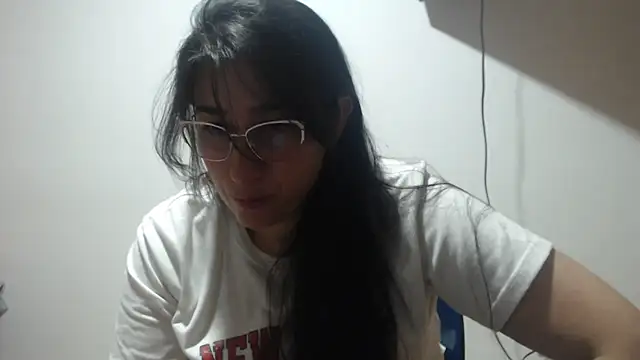 Snapshot of andreaisis2 chatting on May 19, 2026, 1:33 am andreaisis2 online show from May 19, 2026, 1:33 am