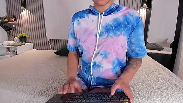 Zafiiraa online show from December 22, 2025, 12:35 pm