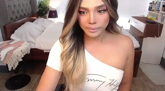 liaa lurrecams online show from March 19, 2025, 6:01 pm