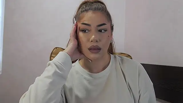 Snapshot of Ella_sweety chatting on May 20, 2026, 5:35 am Ella sweety online show from May 20, 2026, 5:35 am