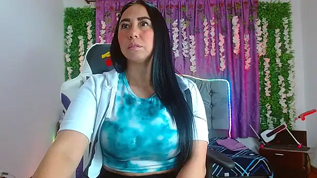 ariana-lopez online show from September 18, 2025, 4:47 am