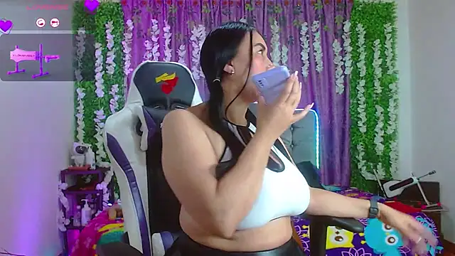 ariana-lopez online show from November 24, 2025, 12:16 pm