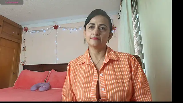 Snapshot of ISABEEL_SOFIA01 chatting on April 17, 2026, 9:29 pm ISABEEL SOFIA01 online show from April 17, 2026, 9:29 pm