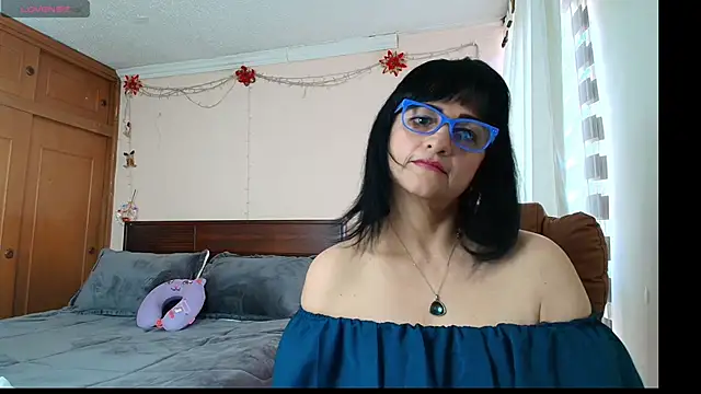 Snapshot of ISABEEL_SOFIA01 chatting on April 22, 2026, 5:14 pm ISABEEL SOFIA01 online show from April 22, 2026, 5:14 pm