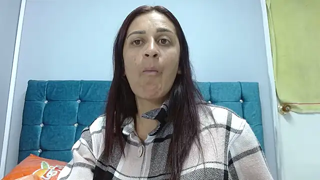 valentinaricothx online show from February 12, 2025, 7:35 pm