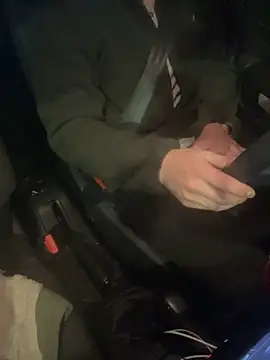 Snapshot of agitnizci13 chatting on December 4, 2025, 4:48 pm agitnizci13 online show from December 4, 2025, 4:48 pm