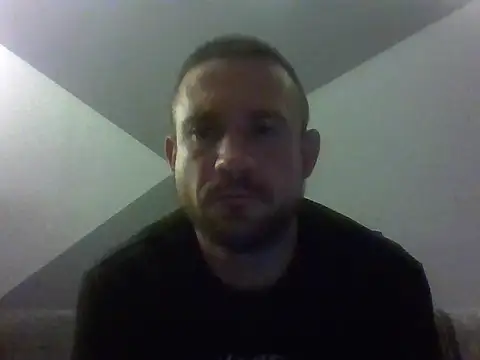 Snapshot of aroj95 chatting on June 16, 2026, 12:35 am aroj95 online show from June 16, 2026, 12:35 am