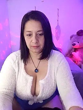 camilalatti online show from April 19, 2026, 8:33 pm