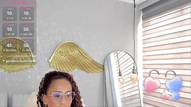 Snapshot of EmmaFerrary chatting on November 6, 2025, 7:15 pm EmmaFerrary online show from November 6, 2025, 7:15 pm