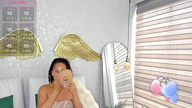 Snapshot of EmmaFerrary chatting on November 9, 2025, 2:37 pm EmmaFerrary online show from November 9, 2025, 2:37 pm