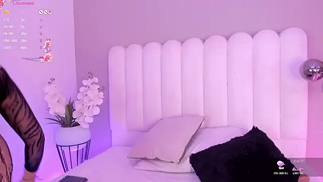 dulcepatersson1  online show from March 26, 2026, 9:31 pm