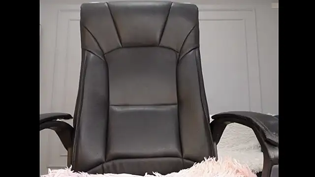 LillieSoonKim online show from October 5, 2025, 3:49 am