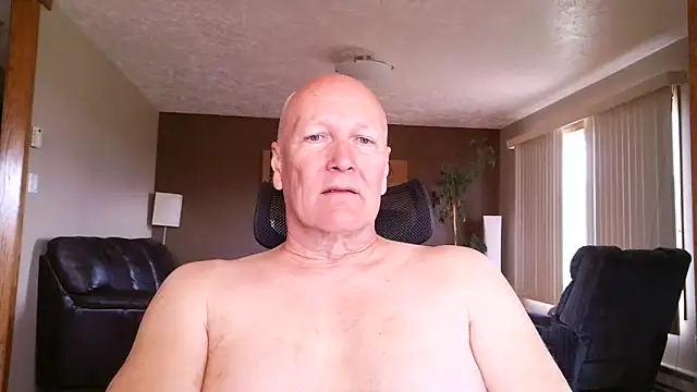Snapshot of BasicAnt chatting on May 4, 2026, 5:20 pm BasicAnt online show from May 4, 2026, 5:20 pm