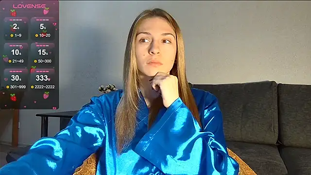 LovelyKatea online show from December 1, 2024, 4:40 pm