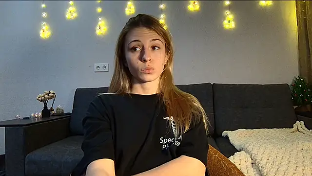 LovelyKatea online show from December 28, 2024, 2:42 pm