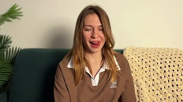 LovelyKatea online show from April 18, 2026, 1:26 pm