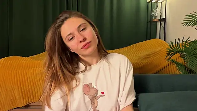 LovelyKatea online show from April 23, 2026, 3:14 pm