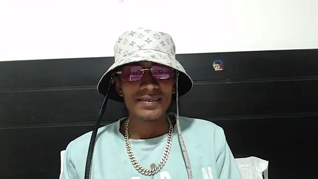 stifen  online show from February 2, 2025, 4:05 am