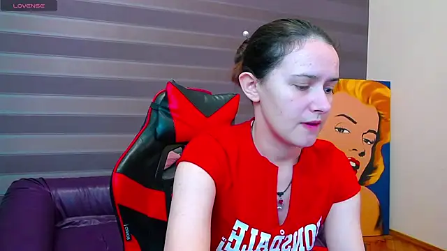 iris nikhols online show from November 5, 2025, 3:06 am