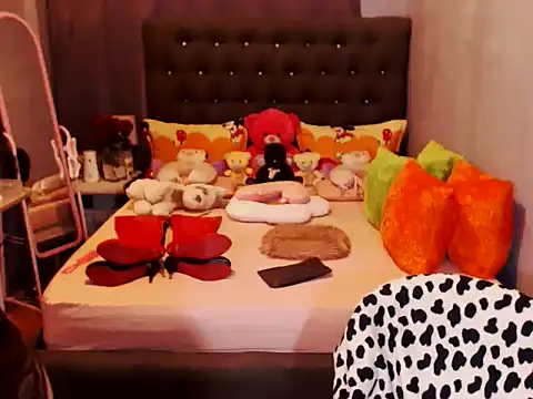 Snapshot of UnMarriedwifeTSX chatting on December 18, 2025, 11:44 pm UnMarriedwifeTSX online show from December 18, 2025, 11:44 pm