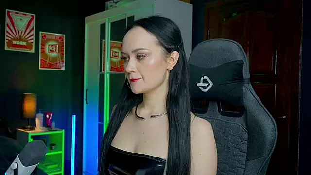 QueenAliss online show from December 19, 2025, 11:28 am